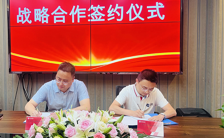 簽約.jpg 簽約.jpg